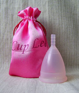 Розовая менструальная чаша CupLee