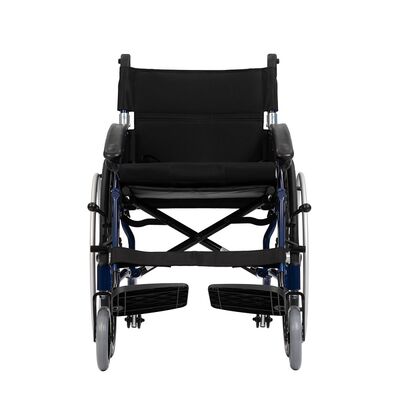 Кресло-коляска для инвалидов Ortonica Desk 4000 вид спереди