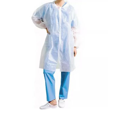 Процедурный халат на кнопках (рукава на резинках) 110 см, белый вид на женщине