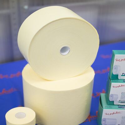 Пластырь фиксирующий Ролепласт 15 см х 10 м нетканый вид сбоку