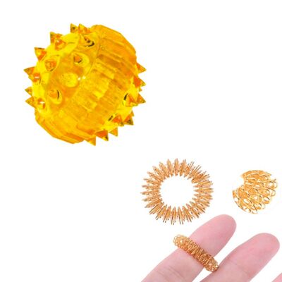 Массажный шарик Су-Джок с двумя кольцевыми пружинами имеет компактный размер