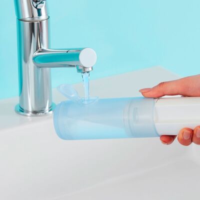 В ирригатор Panasonic EW-DJ11-А520 удобно заливать воду или специальные бальзамы