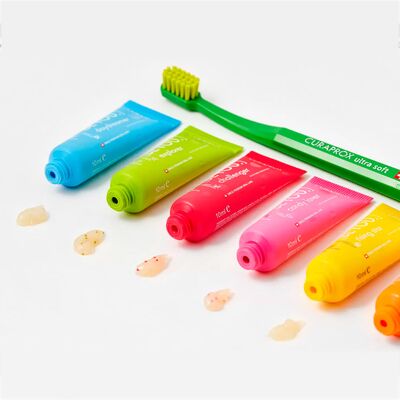 Набор из зубной щетки и 6 паст Curaprox BE YOU Mix Set разнообразные вкусы