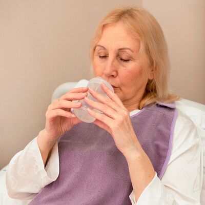 Поильник BESIDE с крышкой-носиком 200 мл, розовый применение